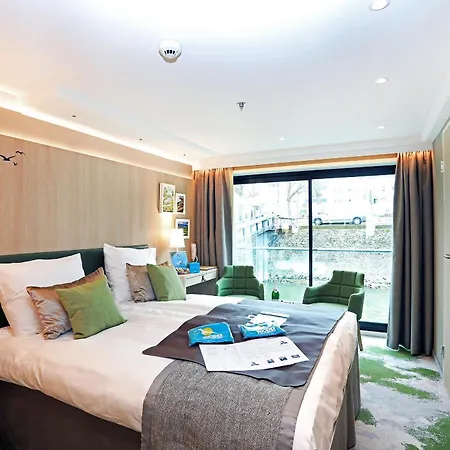 Fairtours Hotelschiff Alena Botel Düsseldorf