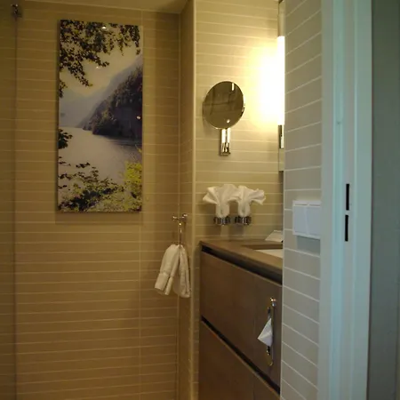 Fairtours Hotelschiff Rhein Prinzessin ספינת מלון דיסלדורף