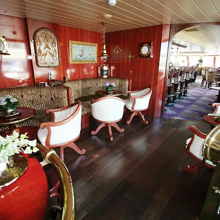 Fairtours Hotelschiff Rhein Prinzessin ספינת מלון *